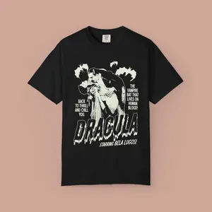 Vintage Dracula  Classic Horror T-shirt.