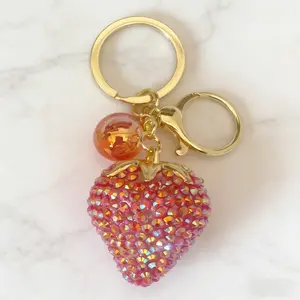 Strawberry keychain, ladies' crystal diamond-encrusted key chain, shiny rhinestone pendant, suitable for backpacks, handbags, and car keys