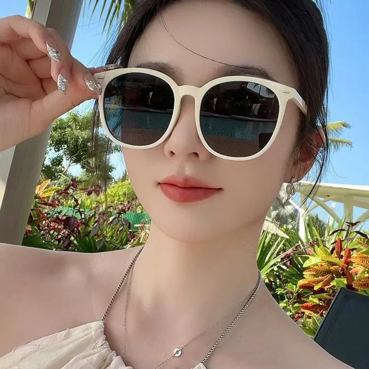 2026 Trendy Women's Sunglasses: Stylish, High-End Look, Face-Slimming Effect, UV Protection – Perfect for Summer, Outdoor Activities, and Street Style men's sunglasses Fashion Unisex