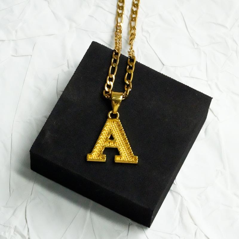 Charm Trendy 18K Gold Plated Initial Necklace for Women and Men,26 Letter Capital Monogram Pendant Necklace, Personalized Simple Elegant Jewelry ,Ideal Gift for Girlfriend on Birthday/Valentine's Day/Anniversary/Everyday,Exquisite Daily Outfit Decor