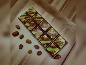 Dubai Chocolate Wax Melts Snap Bar. 2 oz. Soy Wax Melts/Strongly Scented Wax Melts. 1 Bar