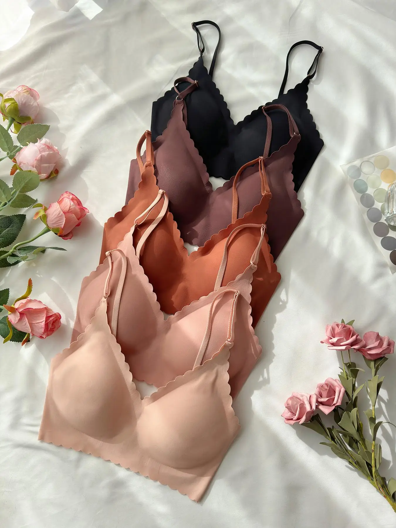 Women's Solid Scallop Trim Wireless Bra, Casual Comfortable Breathable Push Up Lingerie for Daily Wear, Women's Lingerie for All Seasons, National Day