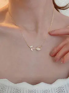 1pc Gold Plated Tulip Flower Necklace For Women, Elegant Cubic Zirconia Floral Pendant Stainless Steel Chain Jewelry For Daily Wear & Gift
