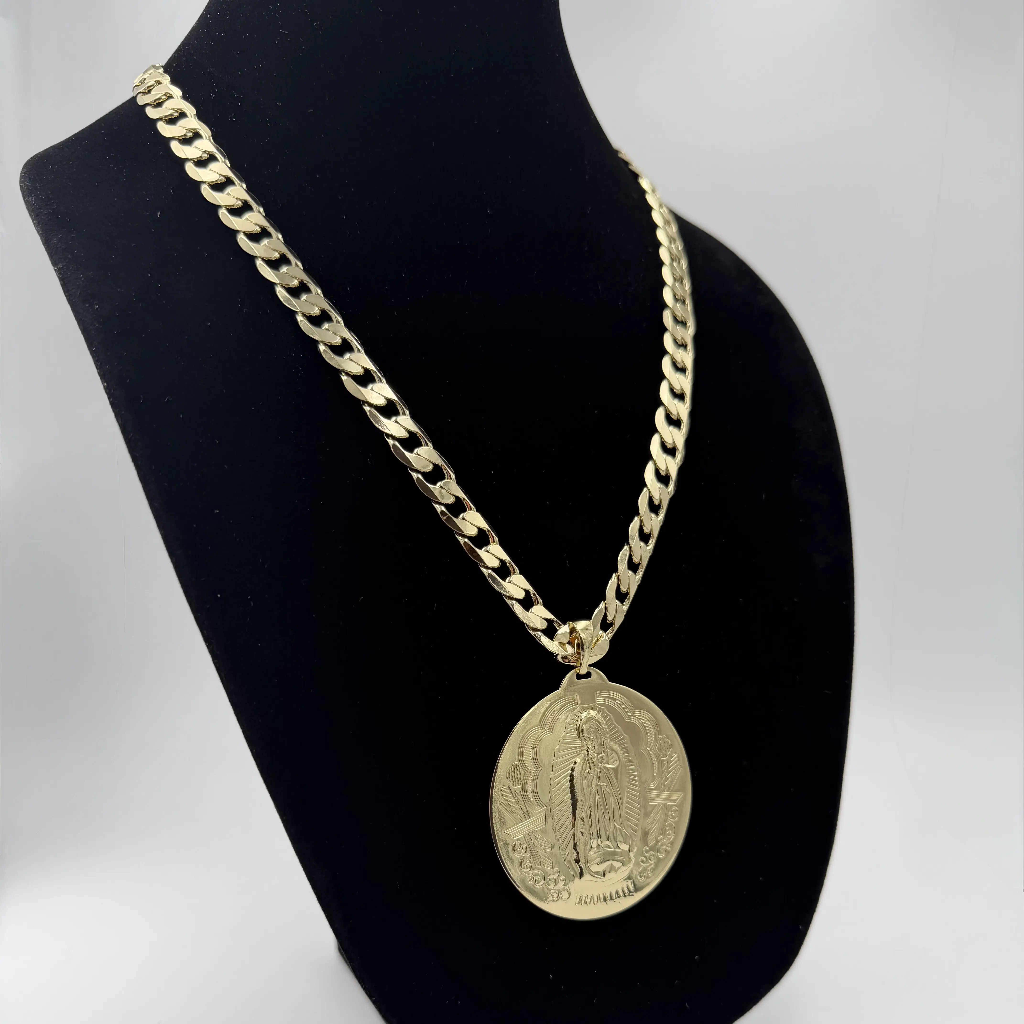 Cadena con virgen de Guadalupe