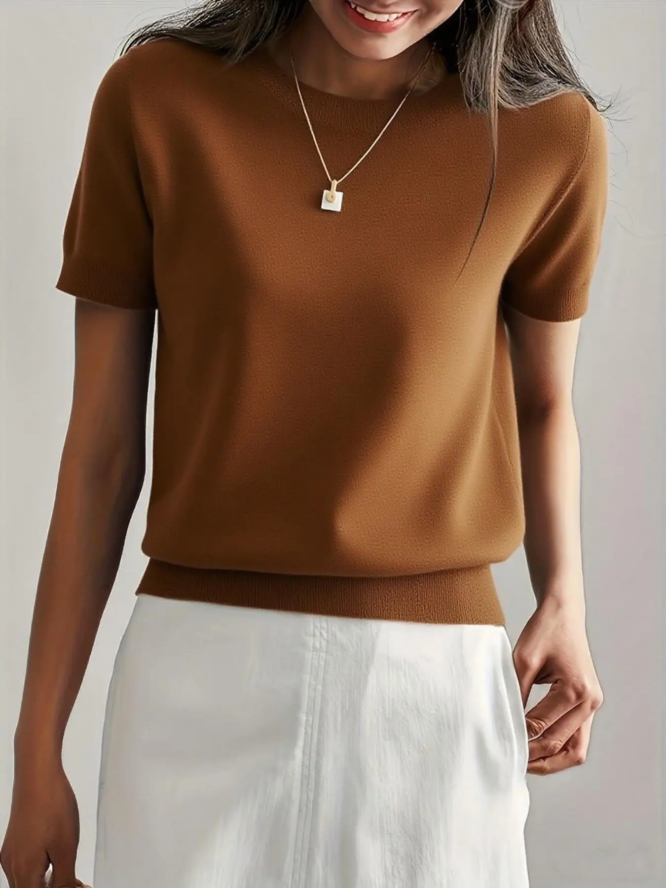 Women's Basic Solid Color Round Neck Short-Sleeve Knit Top, Casual Slim-Fitting Pullover for All Seasons, Chic Daily Wear Knitwear