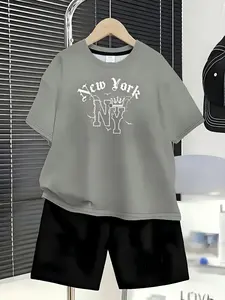 Boys' Trendy Urban-Style “New York NY” Print Casual 2-Piece Matching Outfit Set: “Retro street style + white T-shirt with black-printed New York NY motif + matching black shorts with subtle branding”