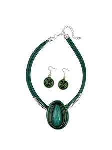 2pcs/set Classic Chicken Heart Pendant PU Leather Neck Collar Necklace Earring Set Street Style Fashion Party Carnival Christmas Thanksgiving Wedding Holiday Clothing Accessories