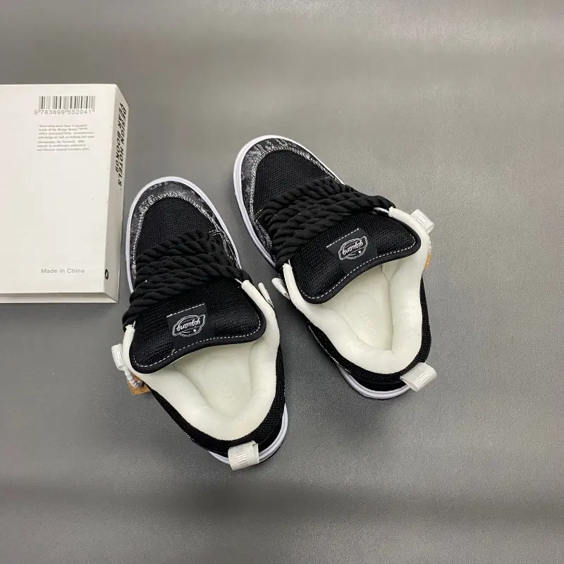 Black and white thick rope shoelaces, bread shoes, niche vintage denim patchwork board shoes, American street fashion casual sports shoes