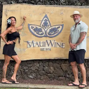 Women's Casual Two-Piece Set for Beach Dates, Romantic Crop Top and Fitted Shorts, Relaxed Fit with Off-Shoulder Design