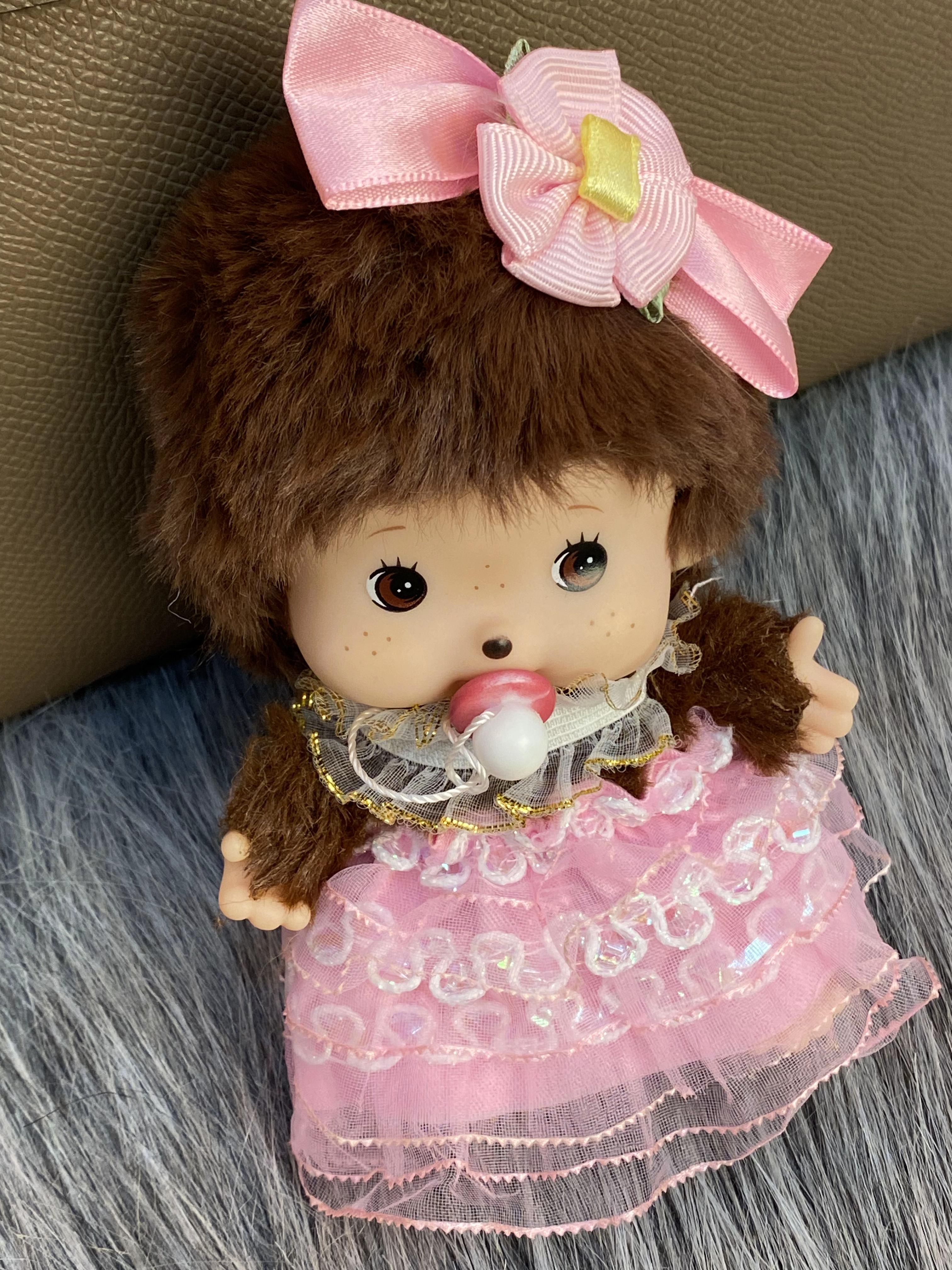 Monchhichi Bag Charm – Adorable Pink Tutu Doll with Bow for Stylish OOTD Accessory Monchhichi Bag Charm – Adorable Pink Tutu Doll with Bow for Stylish OOTD Accessory