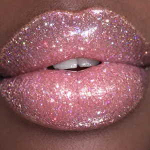 Glossed Trap Lipgloss - Shimmering Finish for Bold Lipstick Look