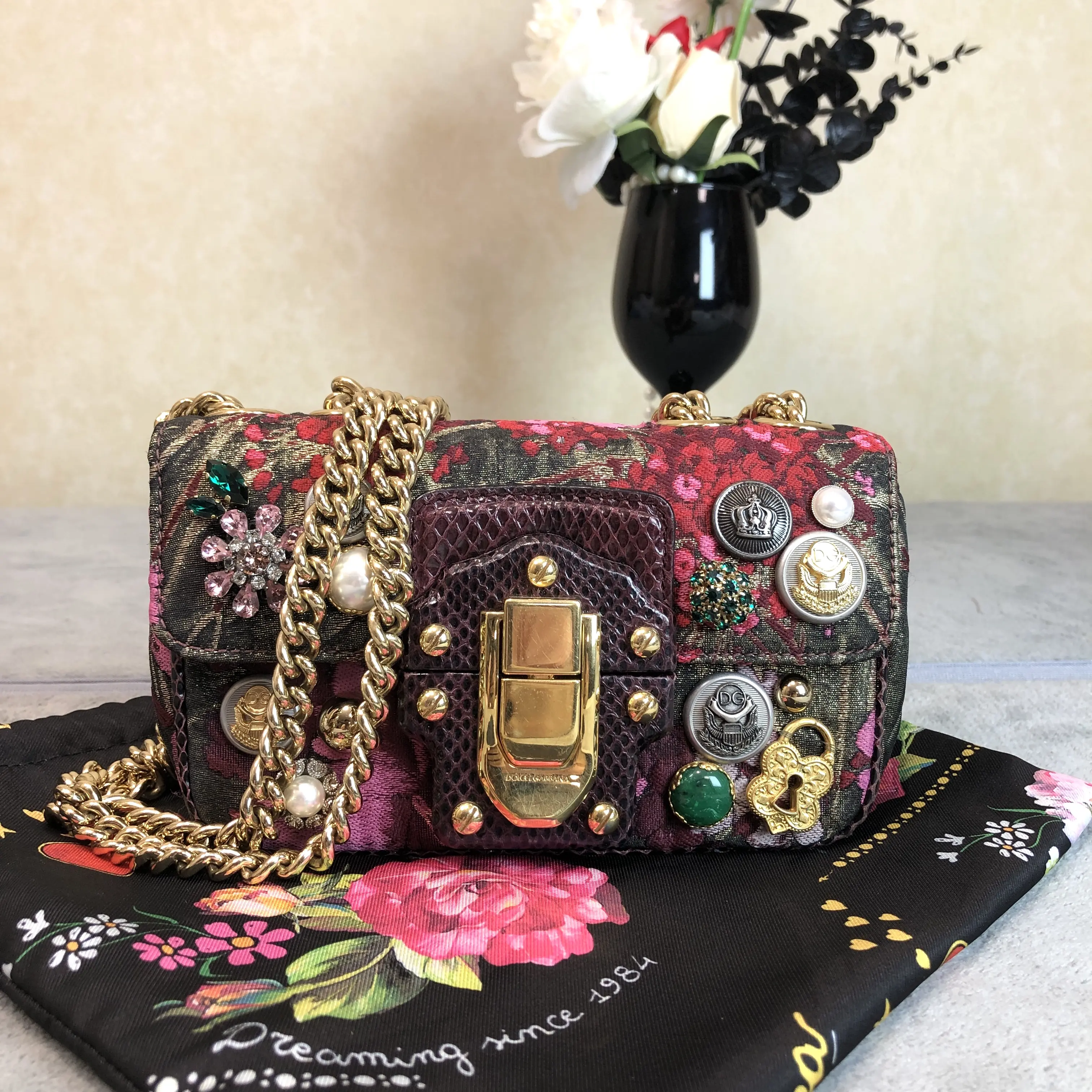 Pre-owned dolce & gabana leather Crossbody Bags Dolce & Gabbana Matelasse Floral Jacquard Brooch Embellished Chain Bag 503199