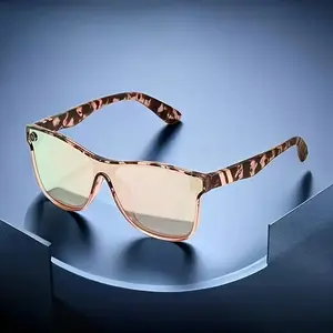 1 Pair of Modern Tortoiseshell Pattern Flat Top Sunglasses with Luxury Vintage Style for Men and Women Traveling and Everyday Outdoor Wear, Providing Full UV Protection and Stylish Accents.