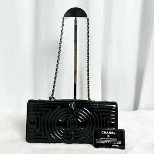 Pre-owned CHANEL Geometric CC Labyrinth Tote | Black Patent Leather with Silver Chain|21207574