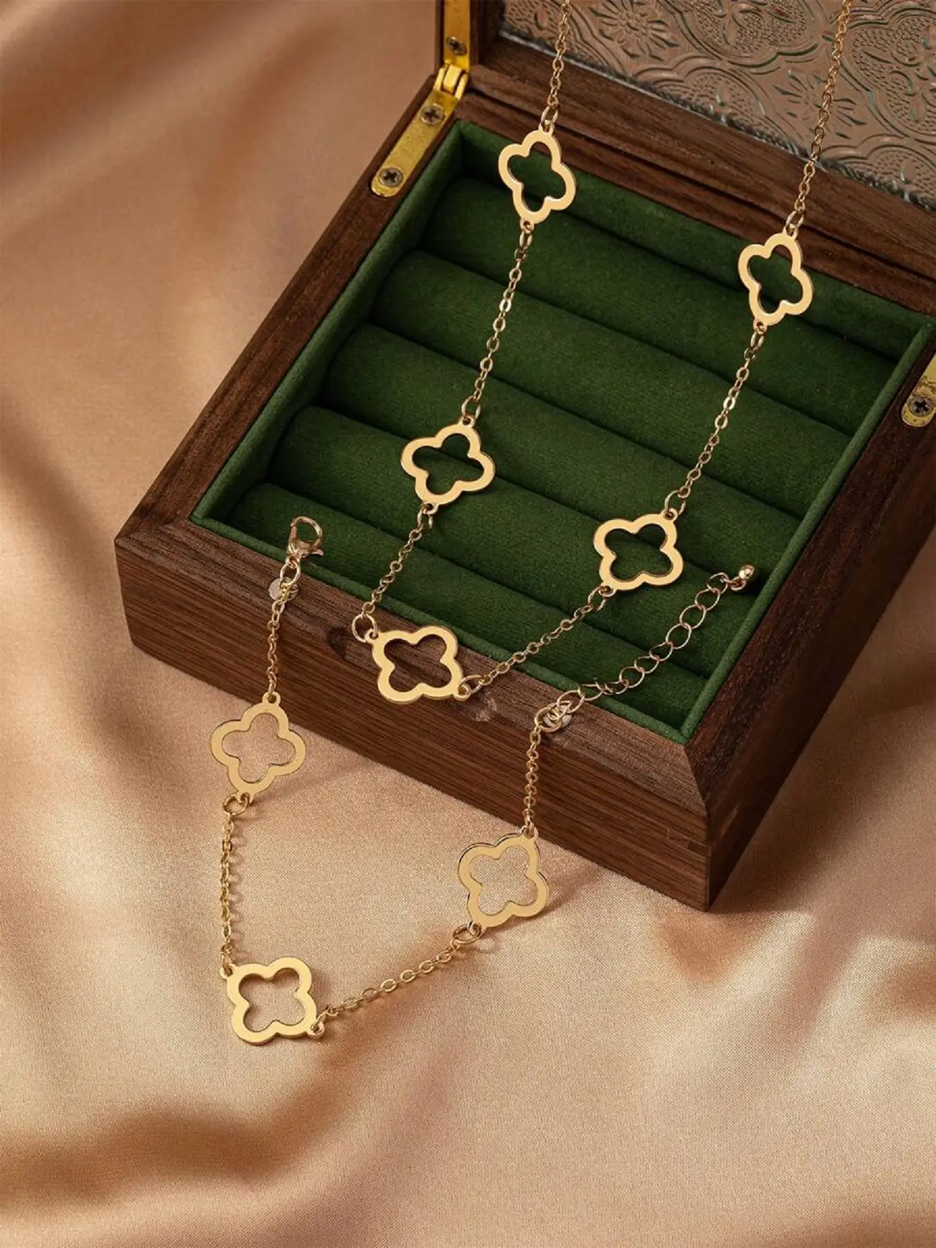 1 set of hollow hollow four-leaf clover chain necklace and bracelet, elegant European and American style matching jewelry sets suitable for daily wear for gifts