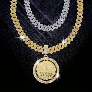 A distinctly hip-hop style Cuban link necklace featuring a pendant crafted from a gold-plated Centennial commemorative coin depicting the Statue of Liberty.men who love street culture and rap-inspired fashion. eye ring Centenario shiny chain chunky letter