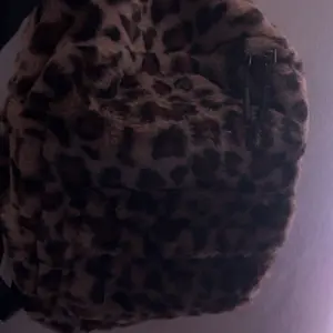 Fluffy Casual Leopard Pattern Plush Backpack, Casual Zipper Backpack for Women & Men, Fashionable Backpack for Daily Use