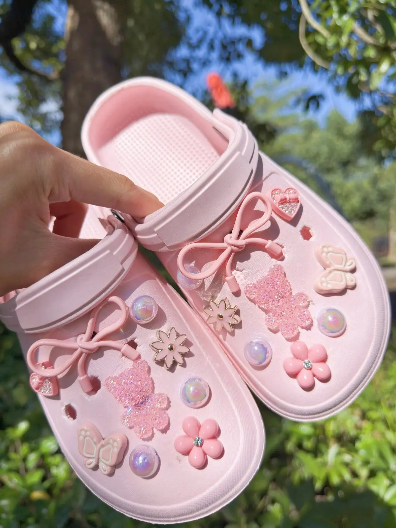 New 18-Piece Bear Bow Heart Butterfly Flower DIY Detachable Decoration Cute Shoe Charms Accessories, Suitable for Sandals Flip Flops Garden Shoes Beach Shoes Slippers