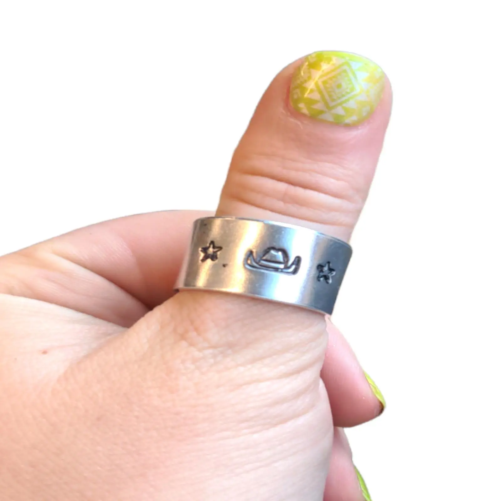 Hand-Stamped Western Wide Band Ring, 6Mm – 12Mm Cowboy Hat & Star Design, Handmade Adjustable Rodeo Style Jewelry, Wide Band Design, Metal Coating, Approx. 7–12 Grams, Unisex