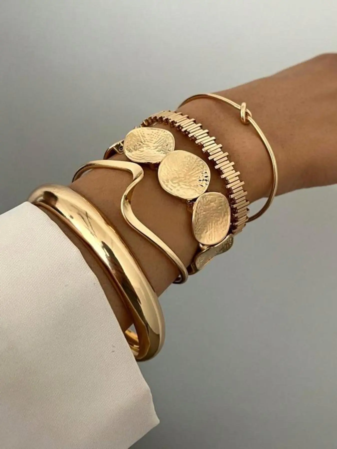 Vintage Geometric Wide Metal Bangles Set, Unique Women's Daily Wear Gift, Trendy Stacking Bangle Accessories, Stackable Bracelets, 5 Piece Set, Fashionable Chunky Bangles, Bracelet Sets