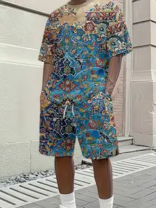 Summer men's American high-street art style retro court style all-over print suit, trendy short-sleeved shirt and shorts set, vacation style fashion outfit, breathable sports and casual style, the perfect holiday gift for men.