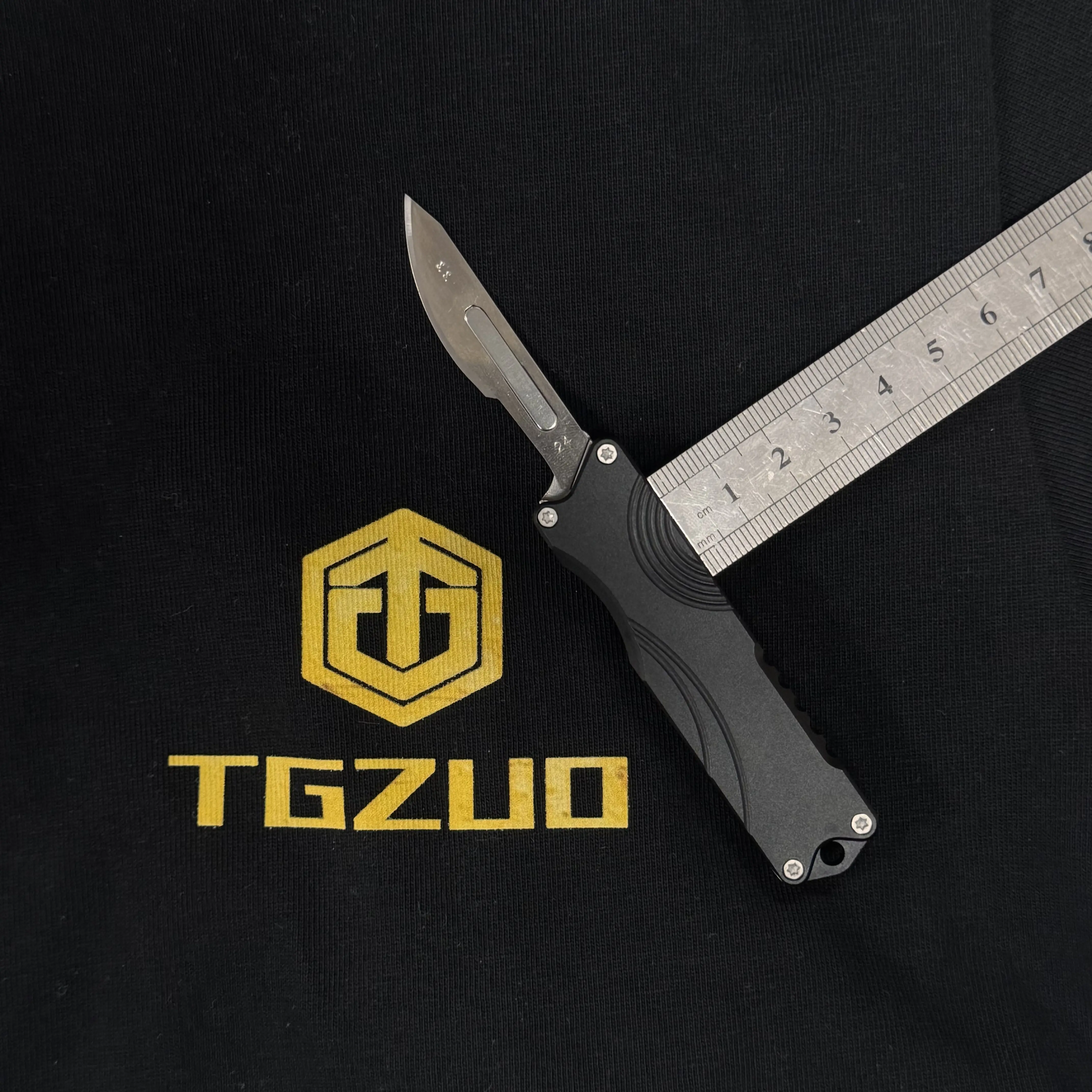 EDC Mini Keychain Folding Knife, Portable Pocket Utility Knife, Aluminum Alloy Handle With 10Pcs #24 Carbon Steel Replaceable Blades, Everyday Carry Small Cutting Knife