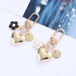 Women's Heart-Shaped Pearl Flower Keychain - Elegant Boutique Style Charm Pendant, Floral Bag Accessory for Daily Bag Styling & All-Season Use, Flower Keychains, Boutique Style Keychains
