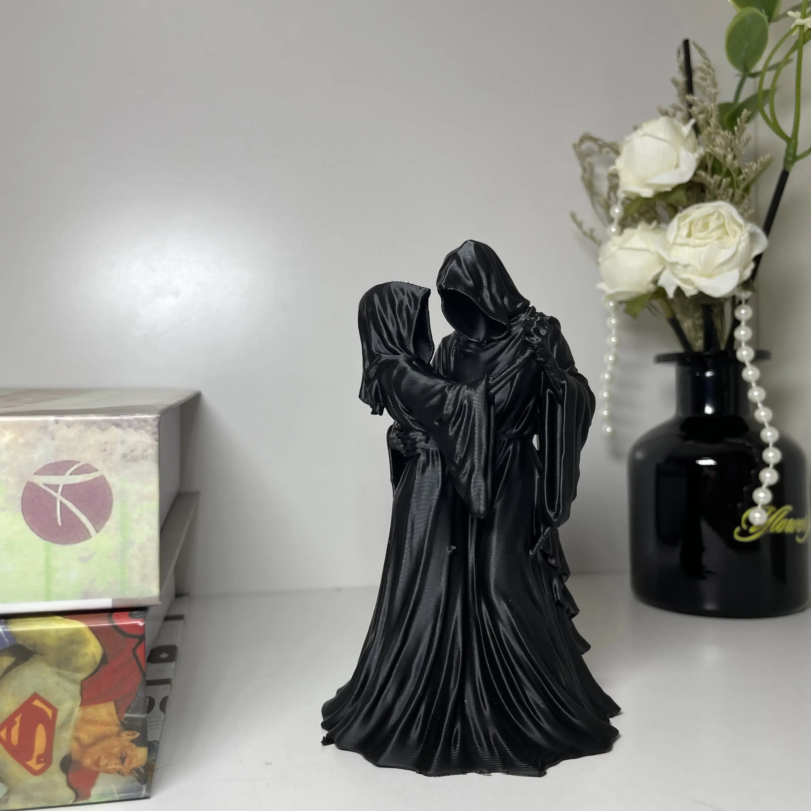 Grim Reaper Couple Dancing Resin Statue, Spooky Gothic Romance Sculpture with Reaper Holding Partner, Dark Fantasy Home Decor for Halloween & Valentine’s Day, Eternal Love Bookshelf Desk Ornament Gift