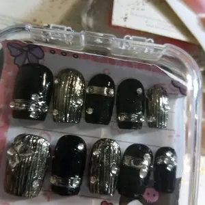 Press On Nails - Black & Silver Glitter Design with Rhinestones for Easy Application and Stylish Look