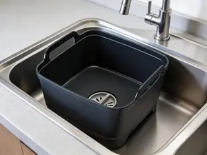 9L portable kitchen wash basin with integrated handles and drain plug, designed for washing and draining tableware. Practical for daily kitchen use.