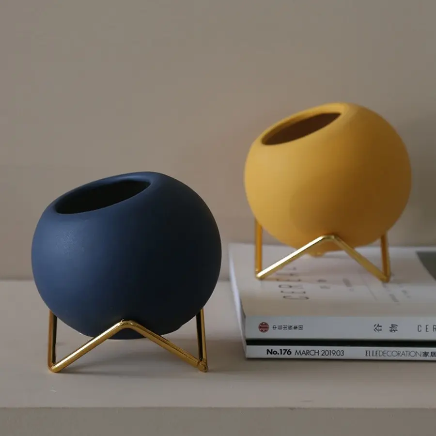 Unique Electroplated Iron Frame Ceramic Succulent Fake Flower Pot, Planter Pots, Decorative Ornament for Restaurant Customer Area, Stylish Indoor Plant Holder, Ball Shape Planter