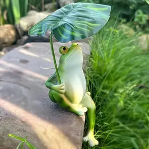A resin frog figurine with Lotus leaf decoration, a cute little frog garden statue, a micro landscape decoration for fish ponds and fish tanks, an ideal gift for friends and family on Valentine's Day, Thanksgiving Day, and Mother's Day.