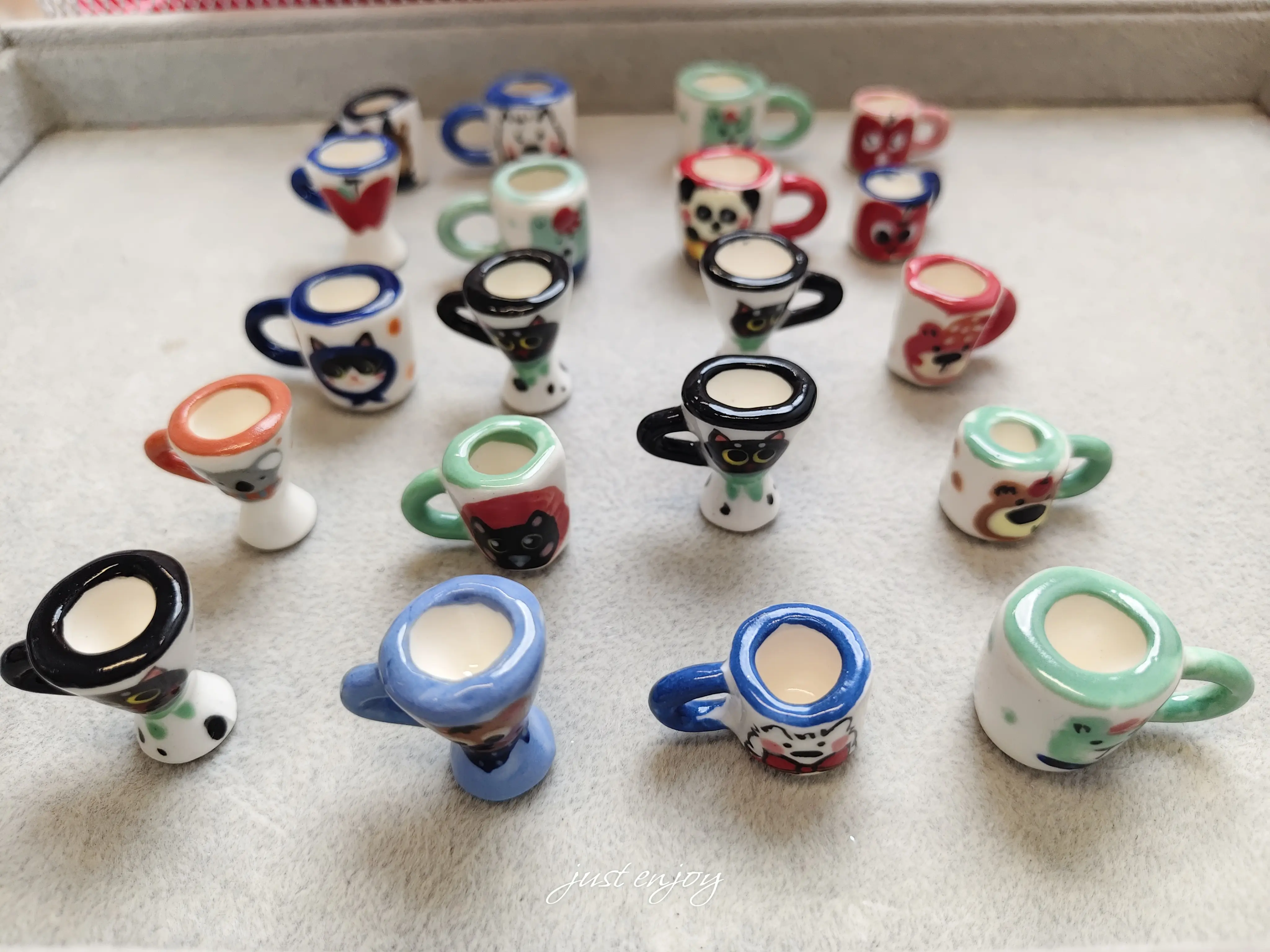 Chris(12499)gc.Chris-A32-Cute hand-painted ceramic cup pendant