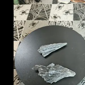 Black Kyanite Fan for Chakra Cleansing - Natural Healing Crystal for Spiritual Wellness