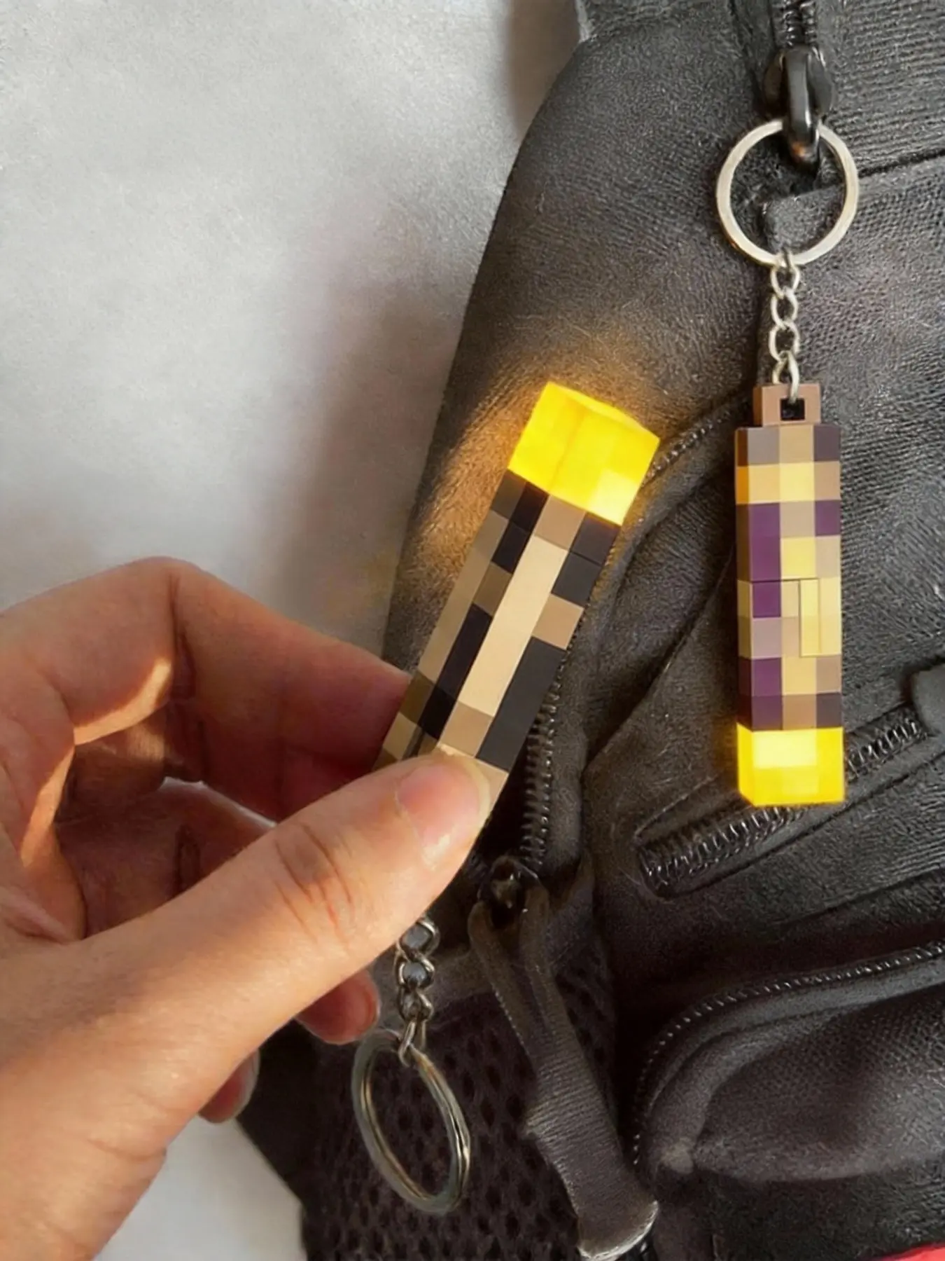 Light Up Keychain, Keychain Light, Fashionable Pendant for Backpack and ...
