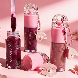 Dual-Pack Shell Shimmer Lip Gloss Moisturizing Pearlescent Shimmer for Plump, Long-lasting Color That Effortlessly Enhances Your Complexion. Features A Shell Chain for Attaching to Your Bag.