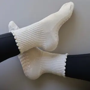 PILA Plain Best Cream Grip Socks