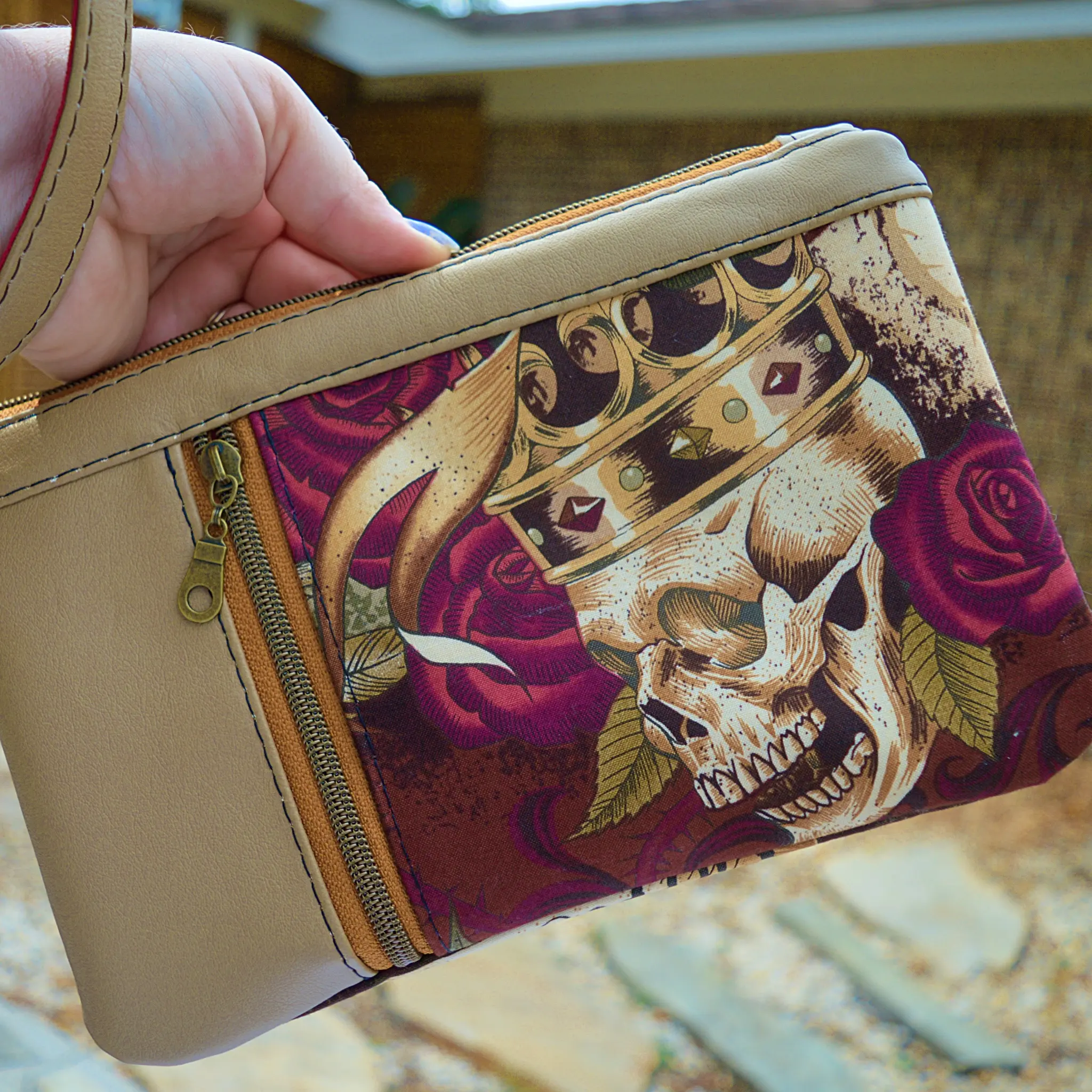 Wristlet Clutch: Carpe Diem Skull King; Clutch Wallet