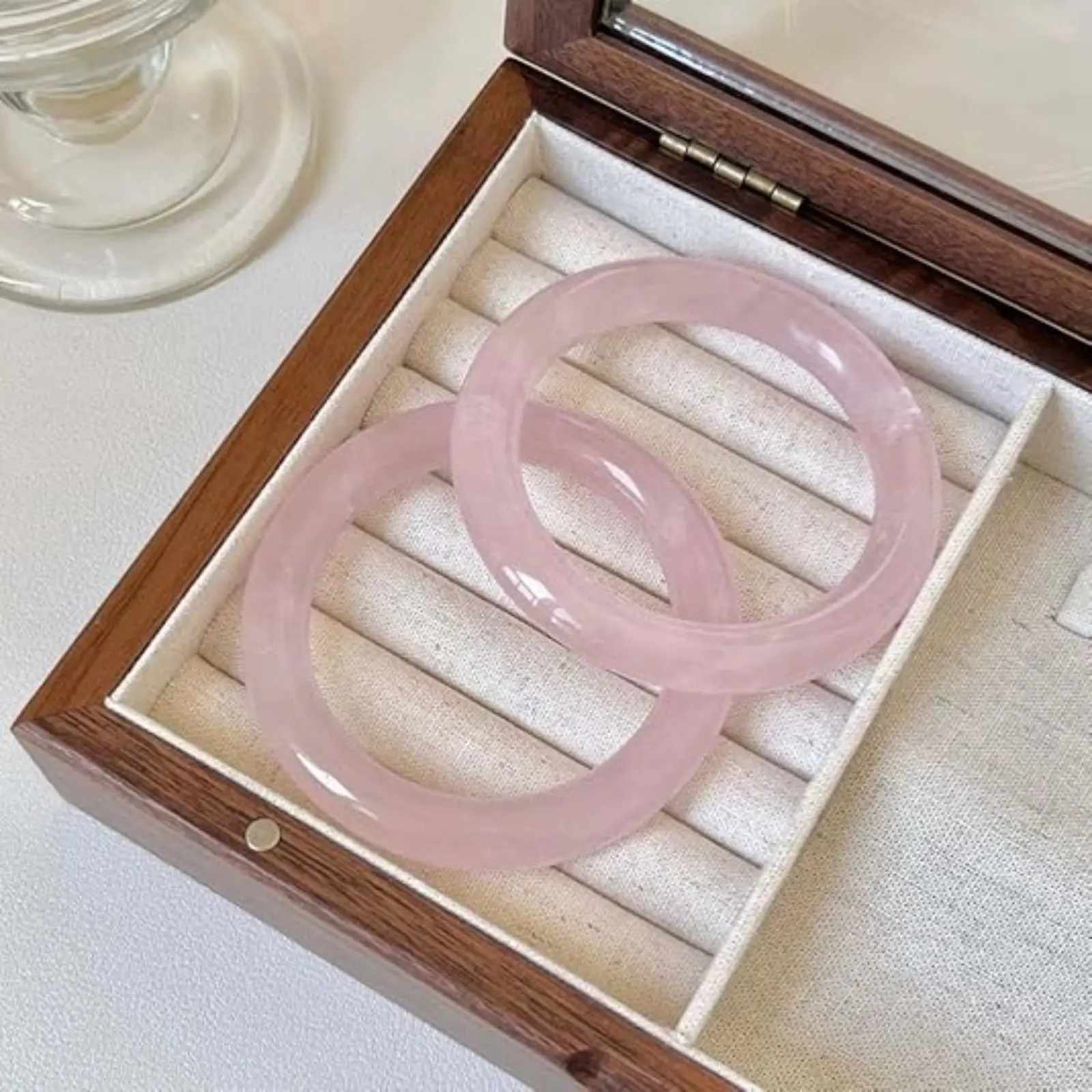 A versatile pink jade bracelet for women under 75kg, a great gift for girlfriends, mothers, for everyday wear, parties, and holidays