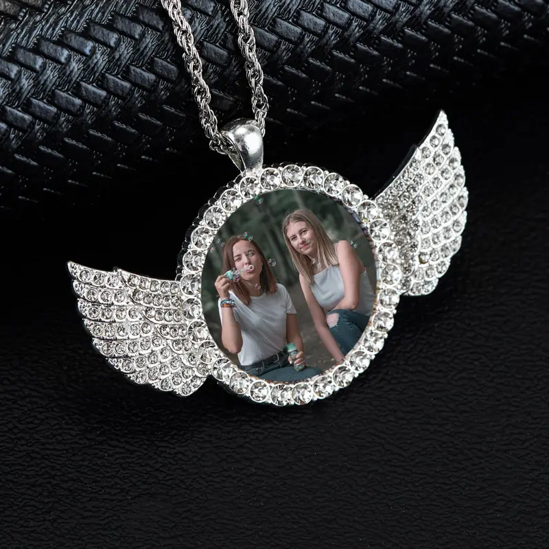 Personalized photo necklace for men and women, fashionable hip-hop angel wing pendant necklace, gift necklace for couples and mothers