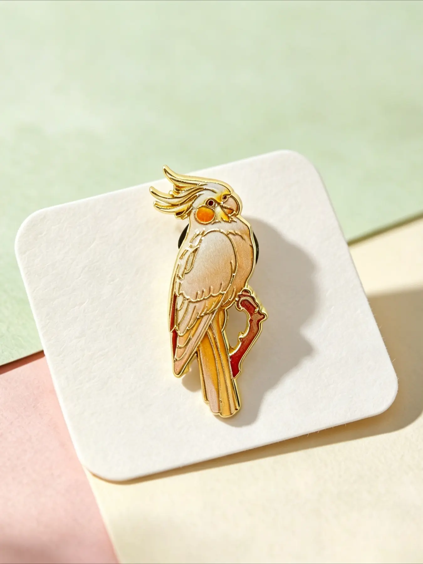 Cute Cockatiel Parrot Enamel Pin Metal Brooch, Tropical Bird Lapel Badge, Exotic Parrot Pin for Backpack Jacket Decor