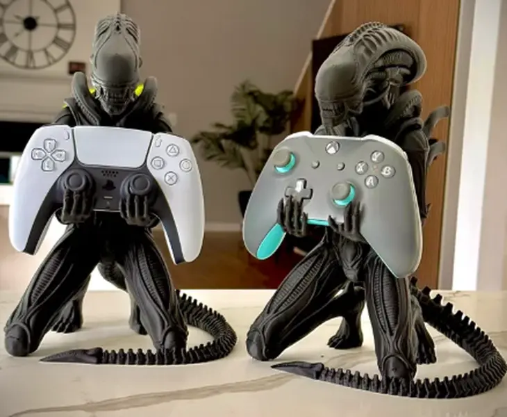 ALIEN  controller stand for Playstation and Xbox controllers. 3d printed desk decor stand