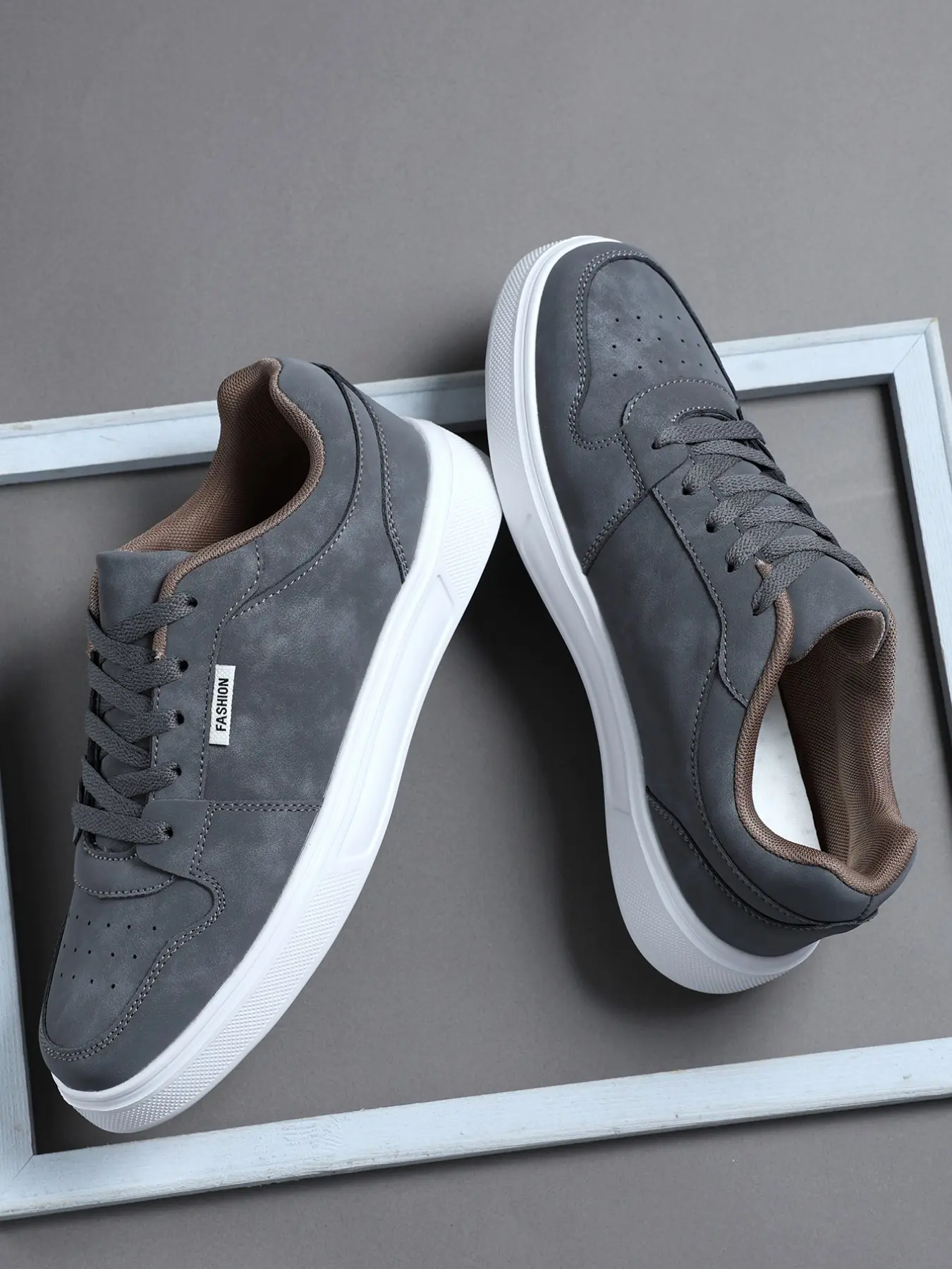 Men's Low-Top Casual Sports Shoes, Low Top Sneakers, Lace-Up Design with Textured Sole, Comfortable Breathable Training Shoes for All Seasons