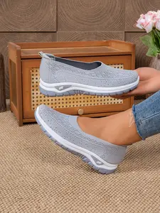 Comfortable Soft Sole Breathable Casual Shoes for Older Women, Non-Slip Lightweight Slip-On Walking Shoes in Plus Sizes for All Seasons