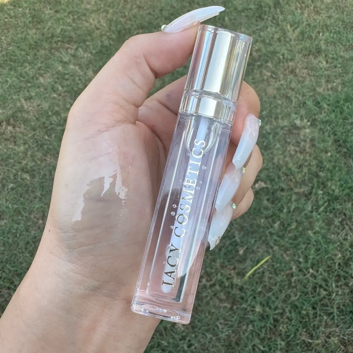 Crystal clear lip oil gloss
