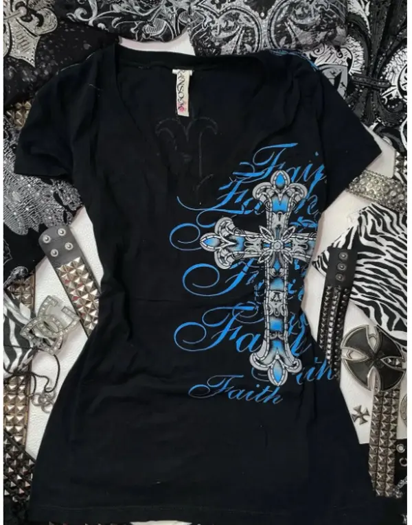 Women's Vintage-Style Distressed Cross-Print Cropped T-Shirt, Sexy Waist-Cinching Fit, Shibuya-Gal Aesthetic, Easy to Pair with Jeans or Skirts