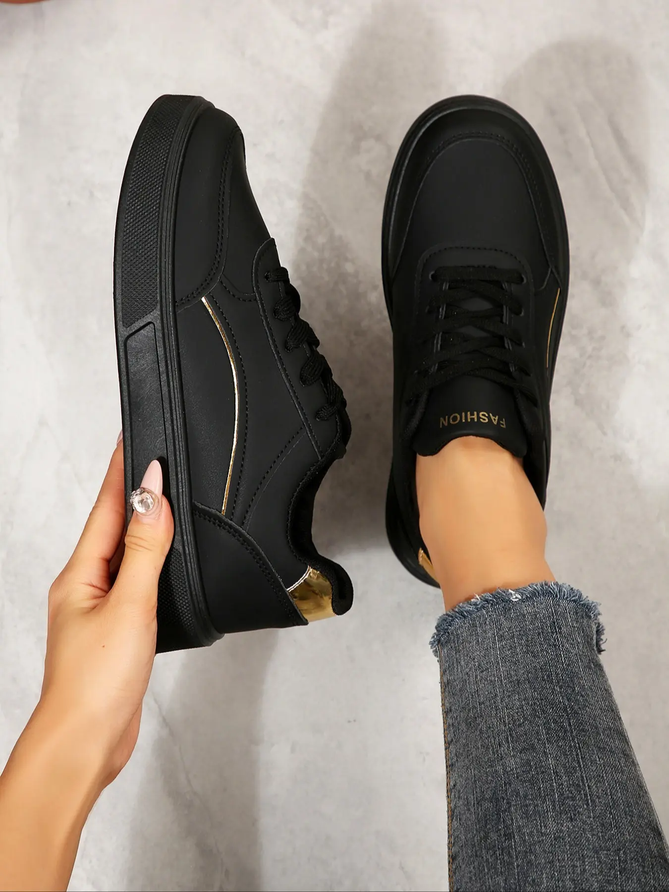 Victoria girl low-top tennis shoes, with gold embellishments on the side and heel, featuring thick soles for height increase, stylish and comfortable, perfect for sports and play, Casual Tennis Shoes