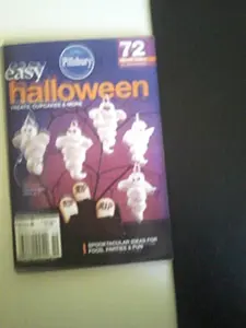 USED-Easy Halloween by Pillsbury (Paperback)
