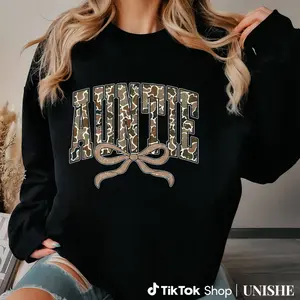 Vintage Style Camo Auntie Sweatshirt with Coquette Bow – Long Sleeve Cozy Top for New Aunts