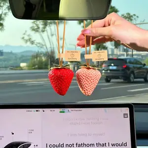 New Creative Resin Strawberry Bag Charm,Trendy Fashion Accessory for Women, Casual Style Pendant Decoration, Perfect Gift Idea